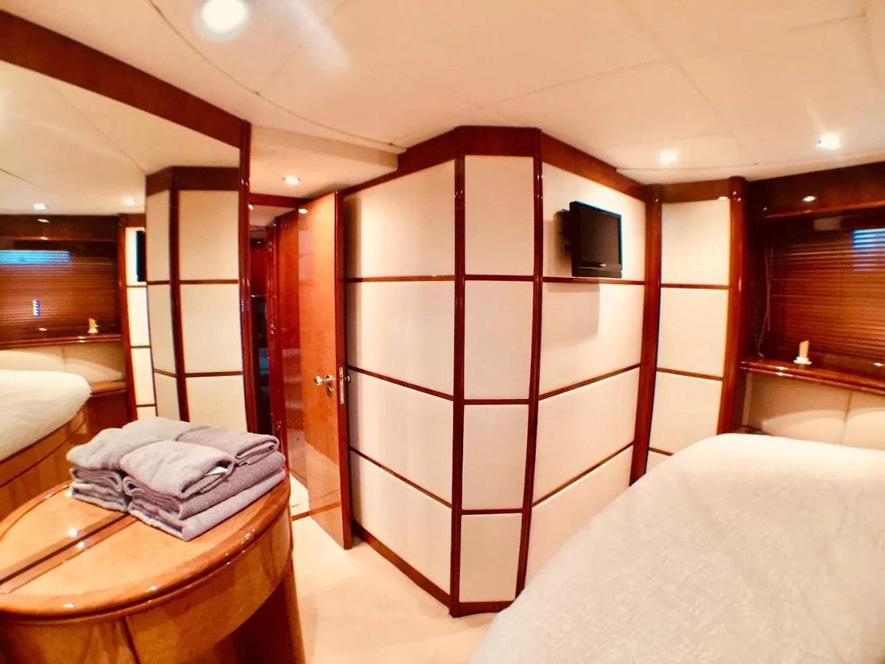 Bateau-hôtel Hotel Saint Tropez Luxury Yacht