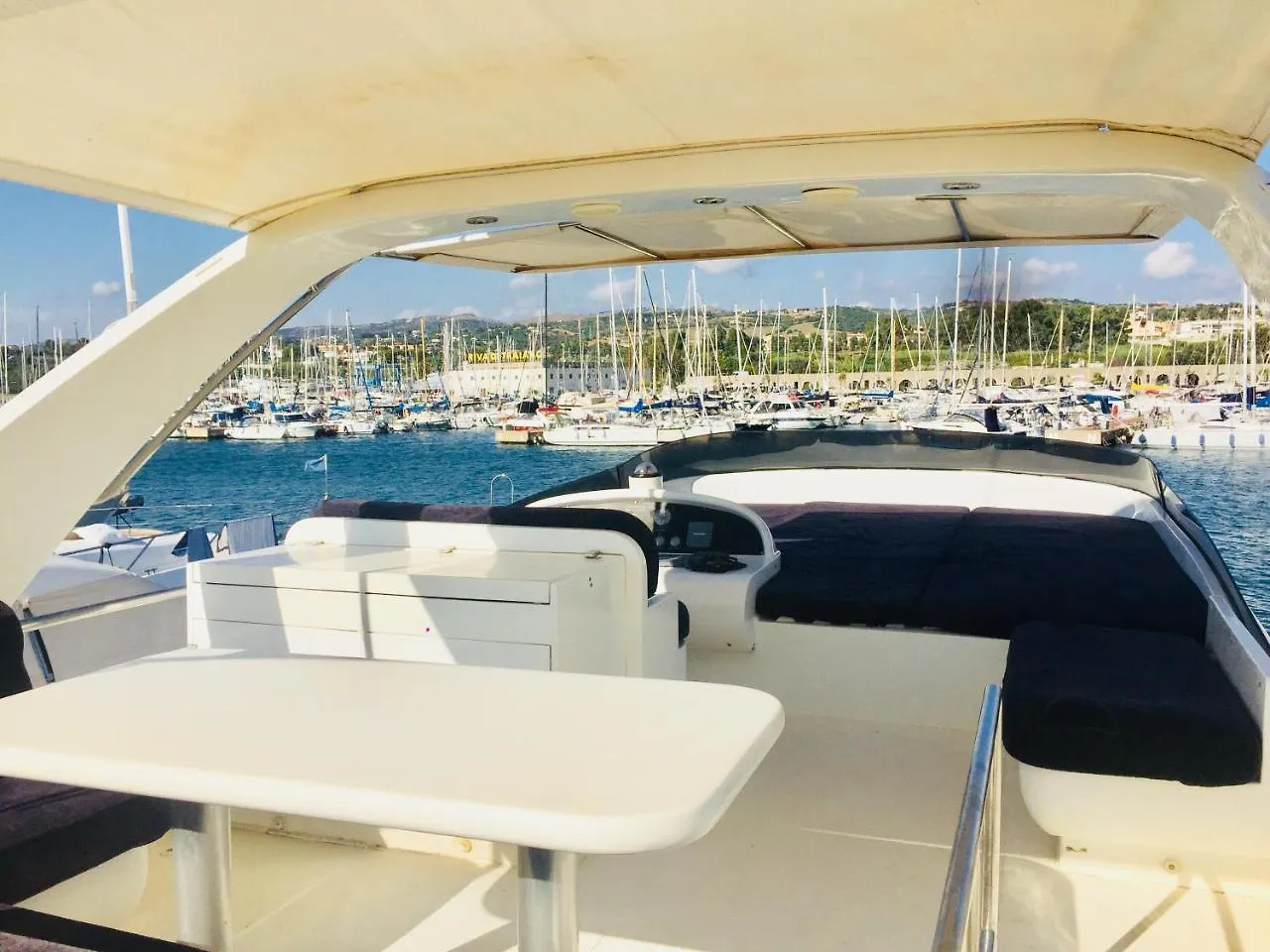 Bateau-hôtel Hotel Saint Tropez Luxury Yacht