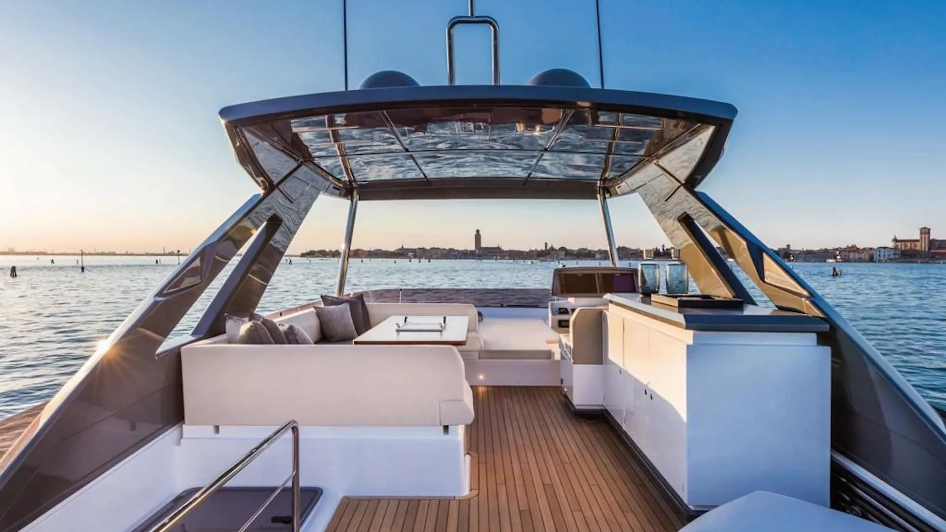 Bateau-hôtel Hotel Saint Tropez Luxury Yacht